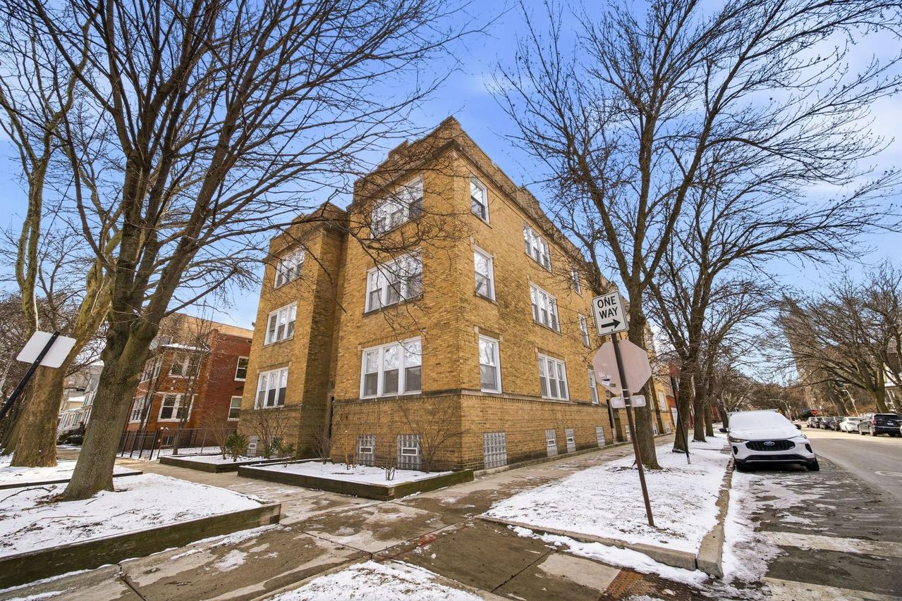 2243 W Ainslie St. #2W, Chicago, IL 60625
