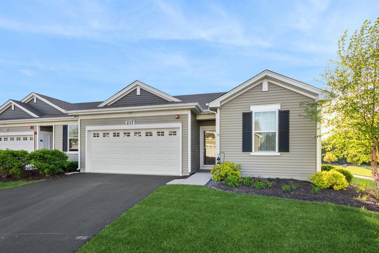 217 Sussex Ct., North Aurora, IL 60542