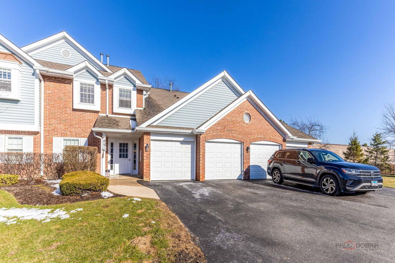 225 Winnsboro Ct. #6B, Schaumburg, IL 60193