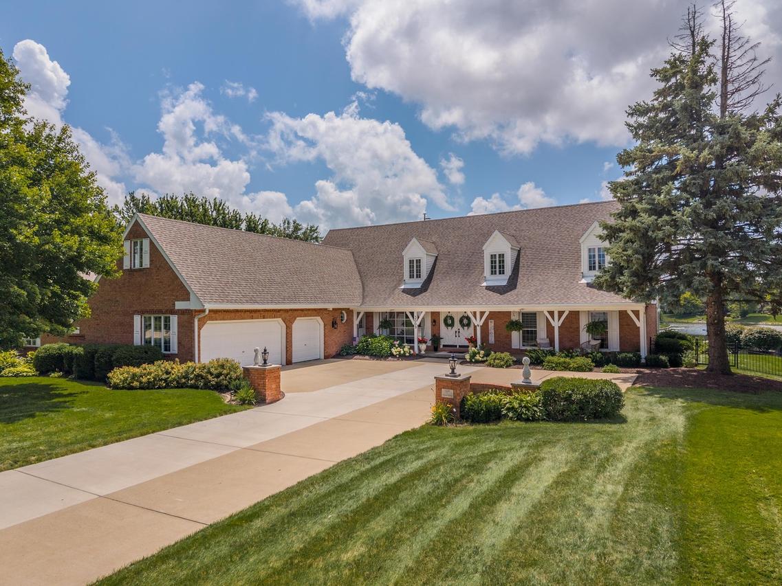 3009 Thornwood Ln., Bloomington, IL 61704