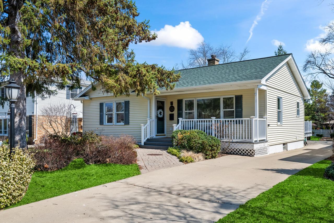 125 S Burton Pl., Arlington Heights, IL 60005