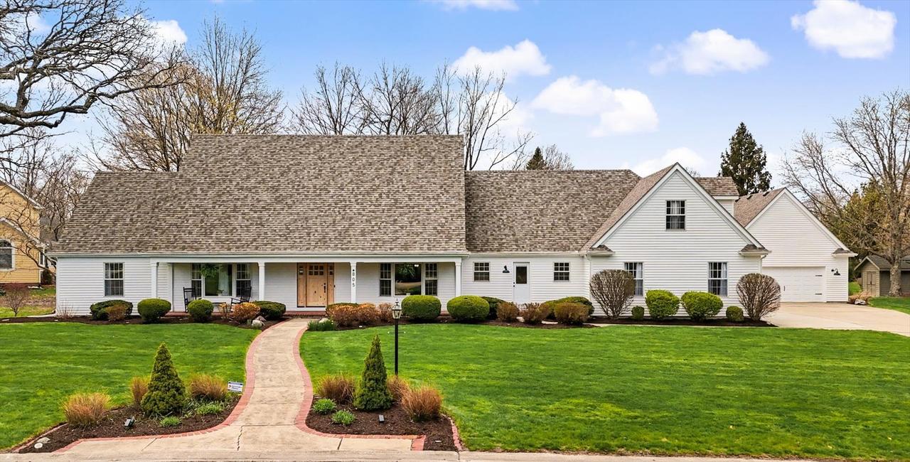 805 Deer Run Dr., Mahomet, IL 61853