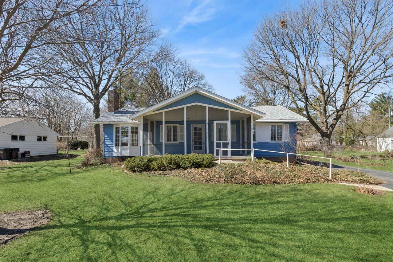 452 Lakeside Ave., Crystal Lake, IL 60014