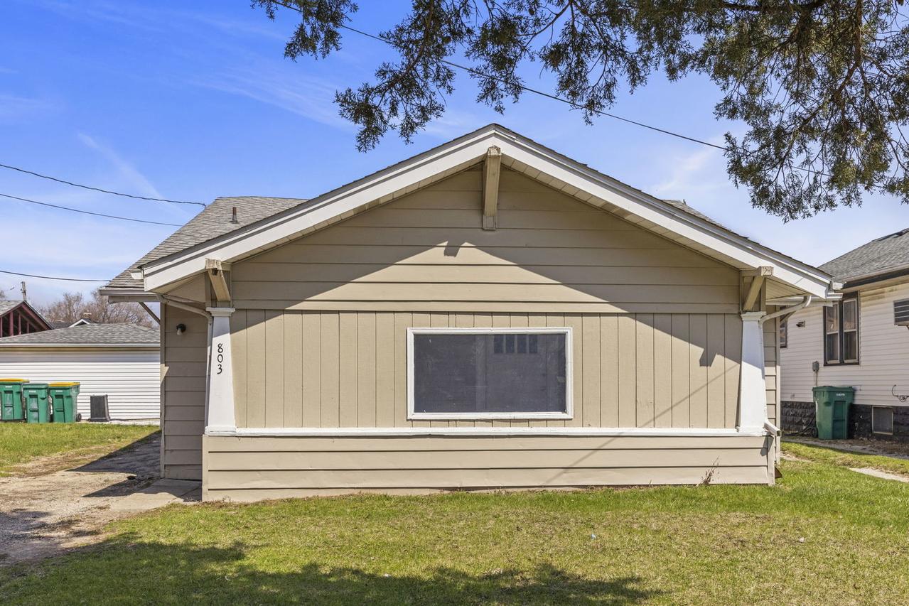 803 1st Ave., Joliet, IL 60433