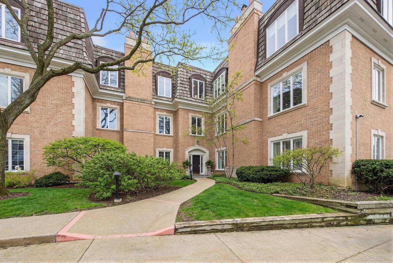 485 Oakwood Ave. #D-2, Lake Forest, IL 60045