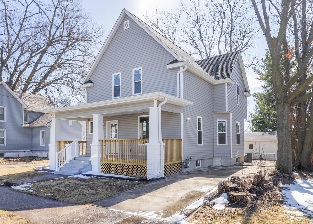 1212 14th Ave., Moline, IL 61265