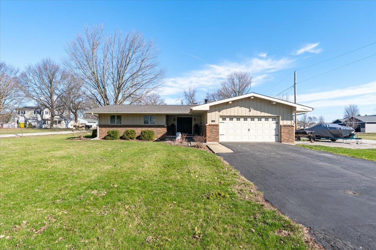 105 W School St., Leroy, IL 61752