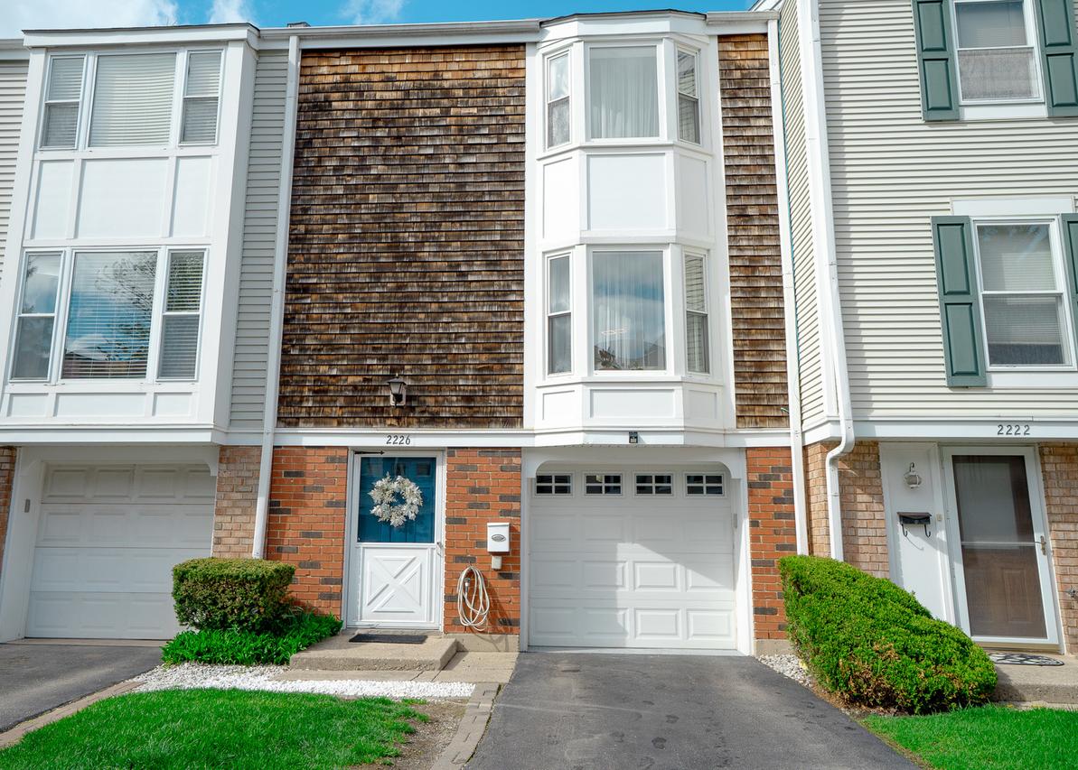 2226 Langdon Pl., Hoffman Estates, IL 60169