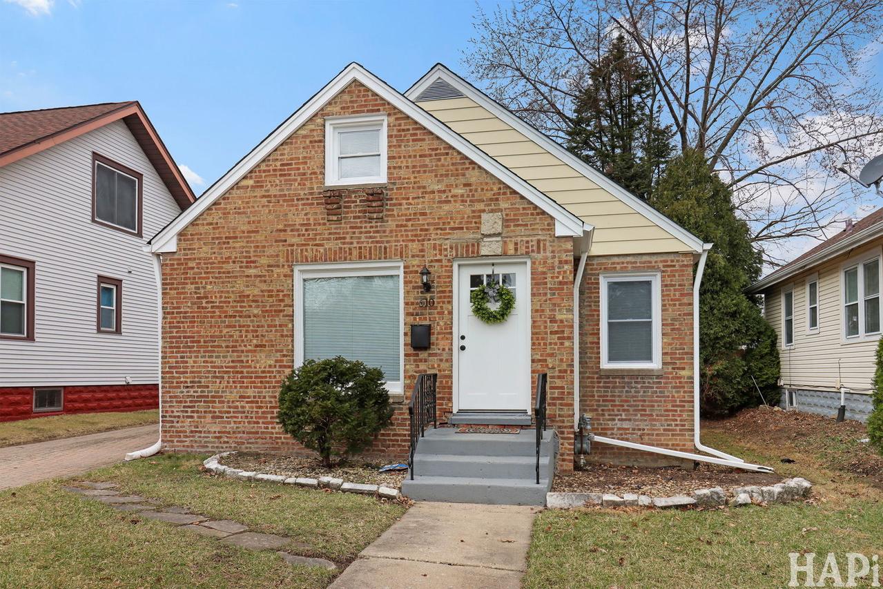 610 S Fulton Ave., Waukegan, IL 60085