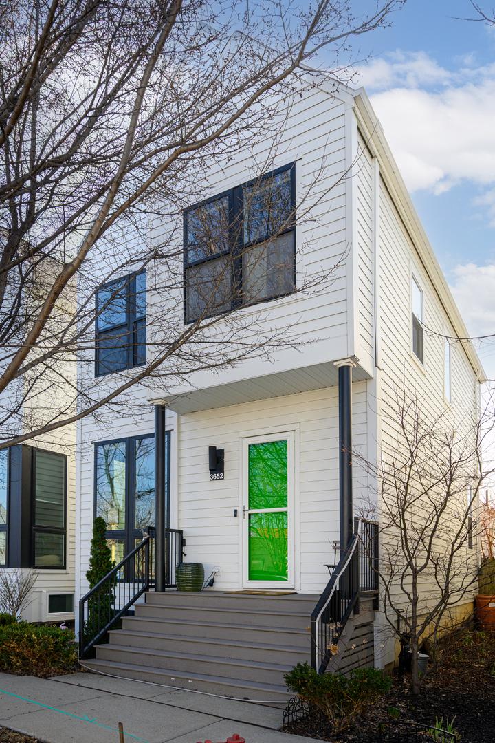 3652 N Kenneth Ave., Chicago, IL 60641