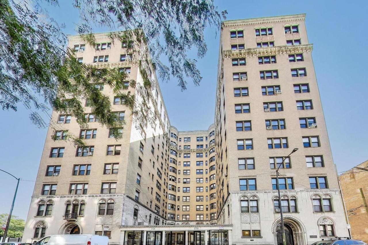 1755 E 55th St. #804, Chicago, IL 60615