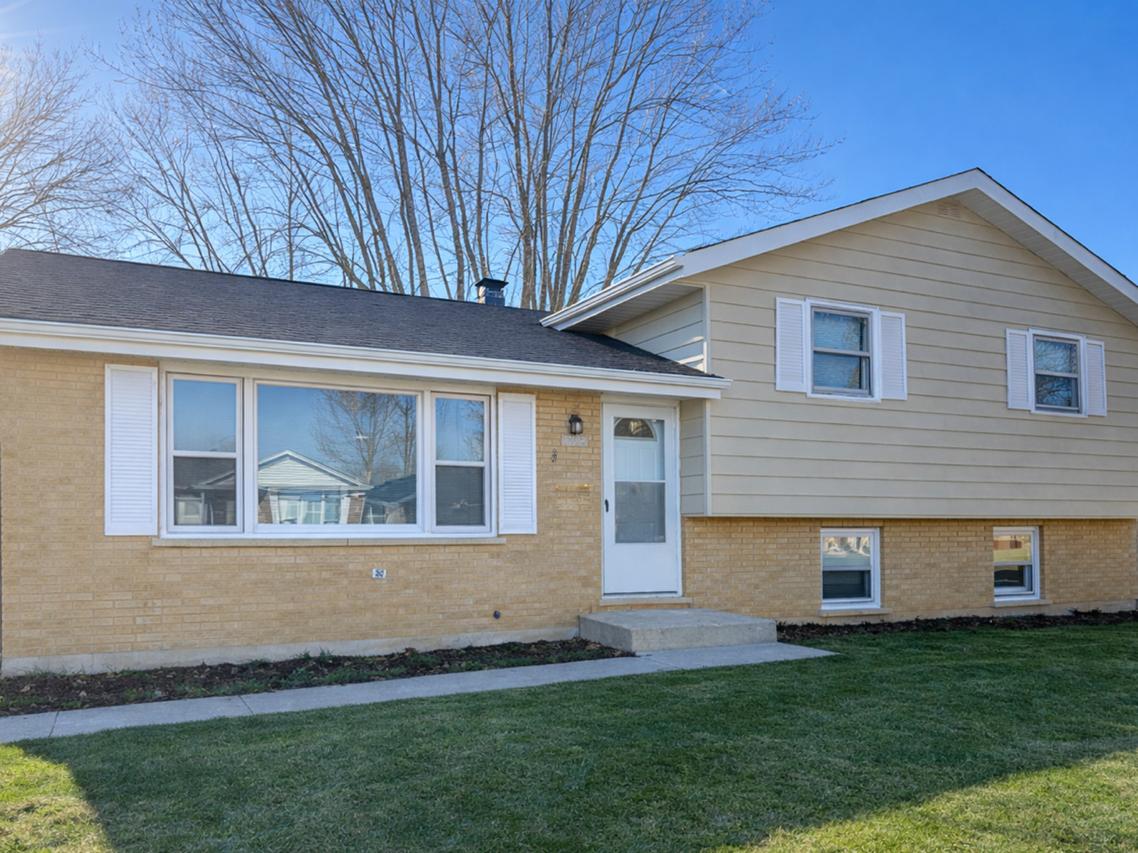 2432 Yeoman St., Waukegan, IL 60087