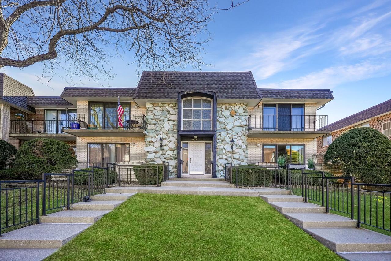 10411 S Komensky Ave. #101B, Oak Lawn, IL 60453