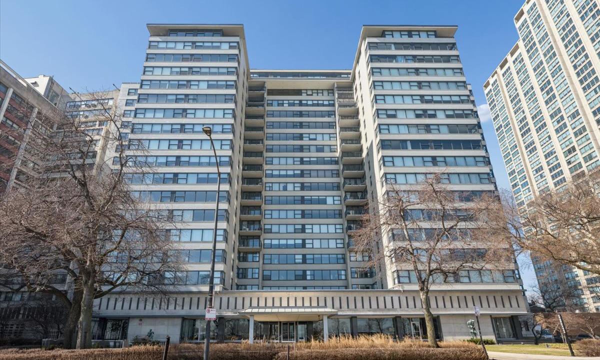 3430 N Lake Shore Dr. #16L, Chicago, IL 60657