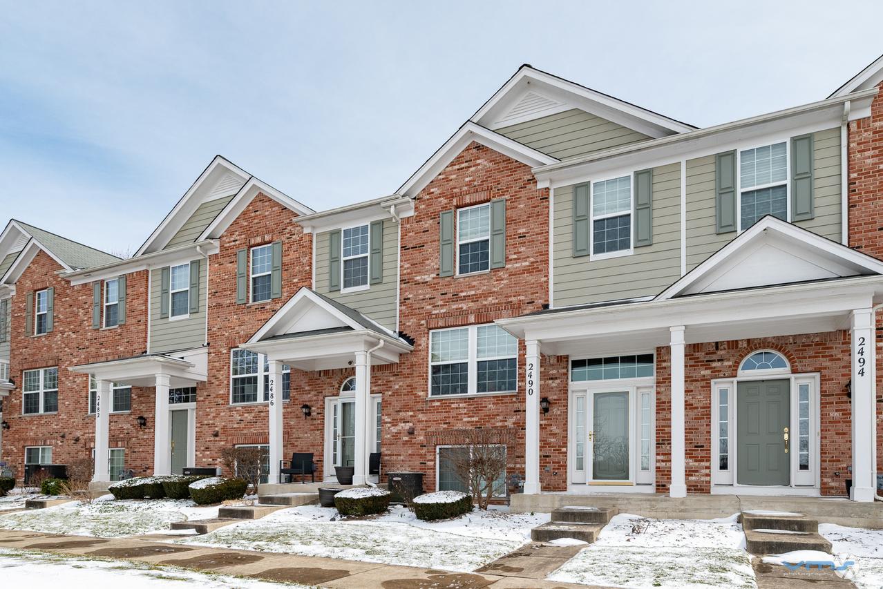 2490 Anna Way, Elgin, IL 60124