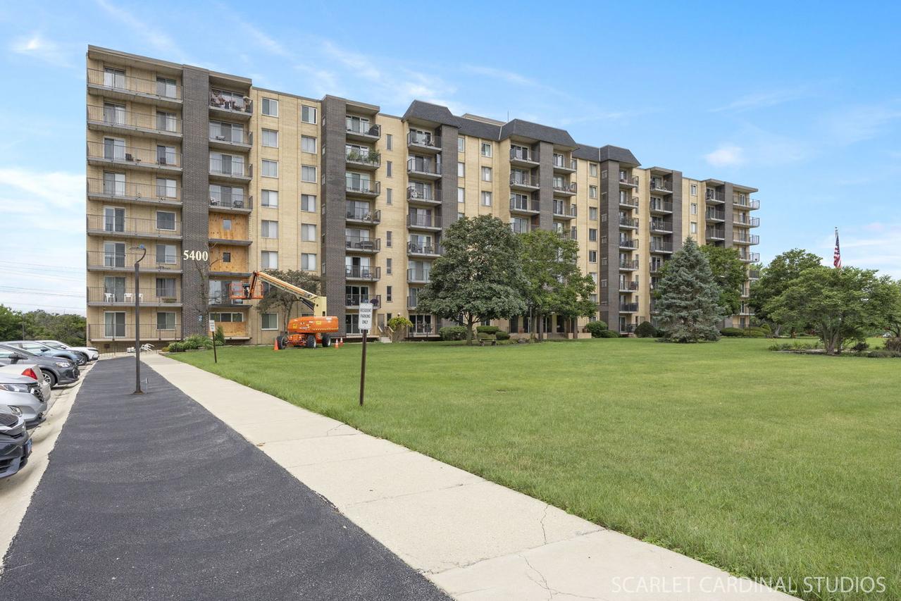 5400 Walnut Ave. #805, Downers Grove, IL 60515