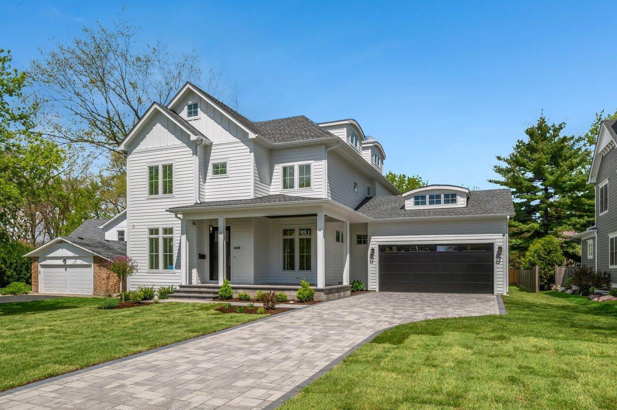 2438 Pomona Ln., Wilmette, IL 60091