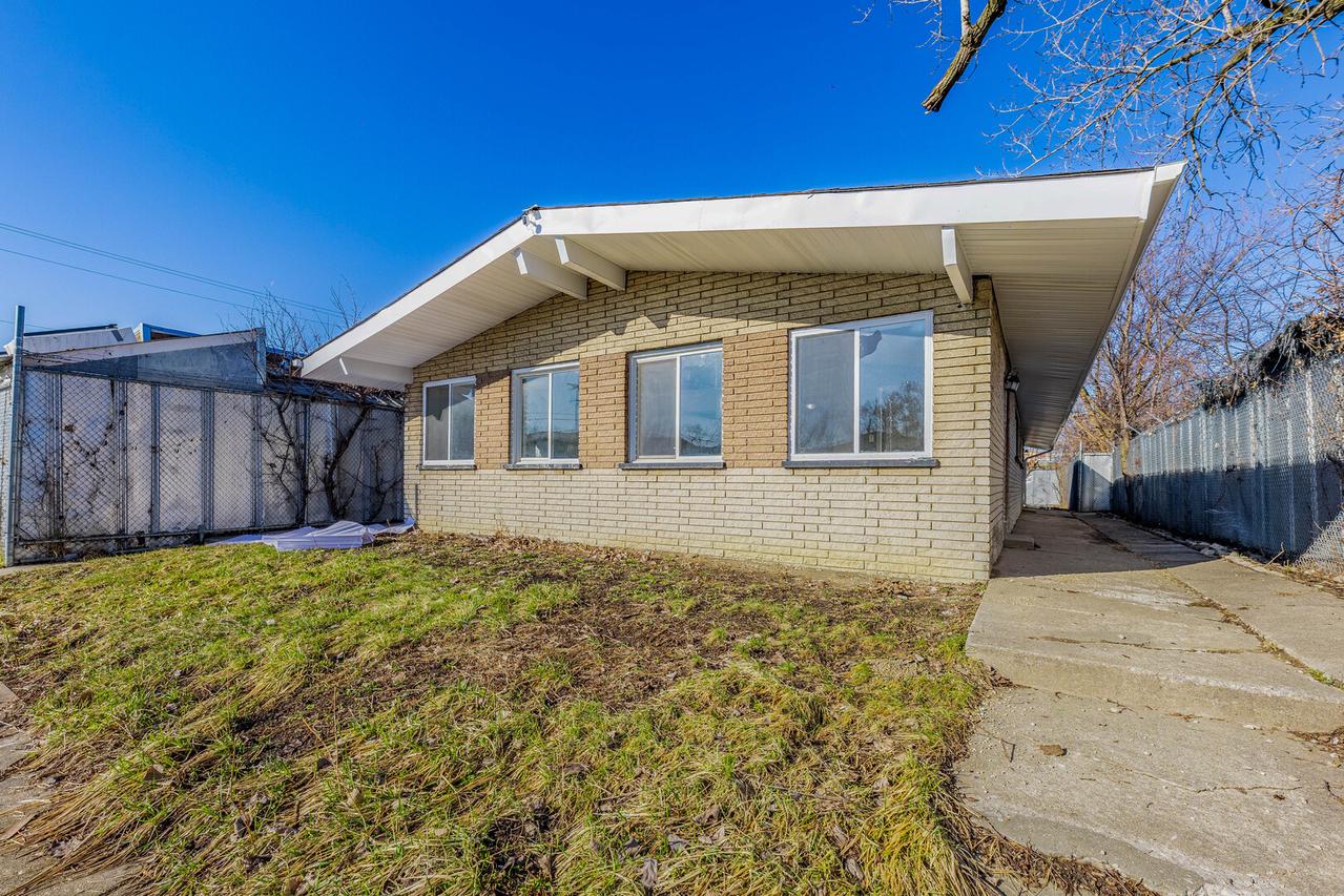 15334 Hoyne Ave., Harvey, IL 60426