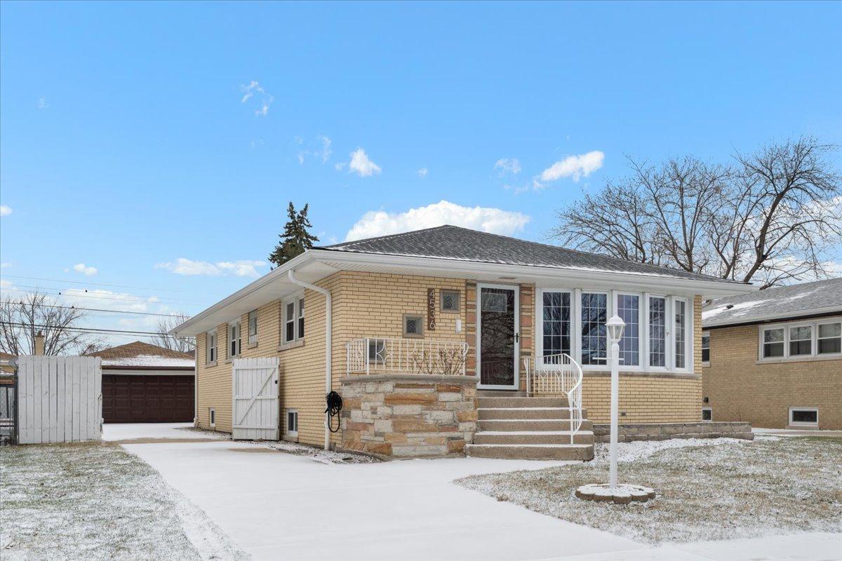 4536 W 100th Pl., Oak Lawn, IL 60453