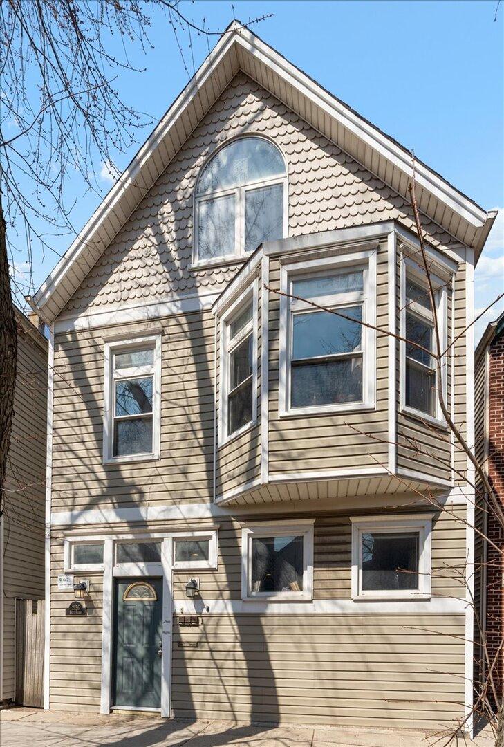 2156 W Belle Plaine Ave., Chicago, IL 60618
