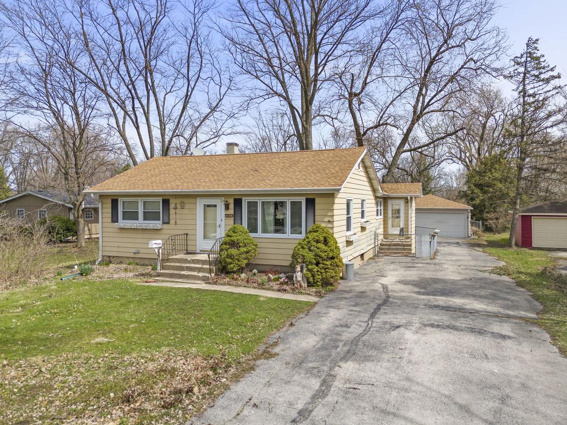 5905 Lee Ave., Downers Grove, IL 60516