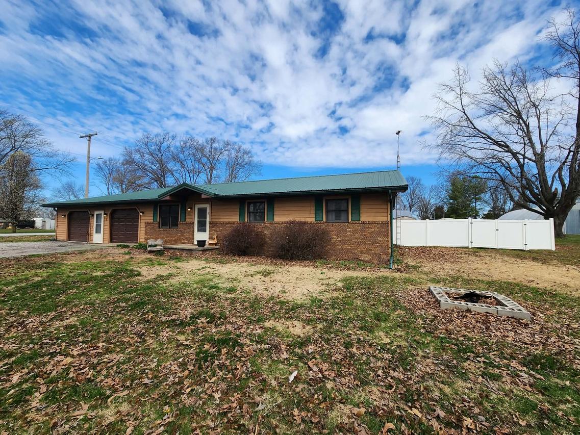 17001 Lowry Ave., Benton, IL 62812