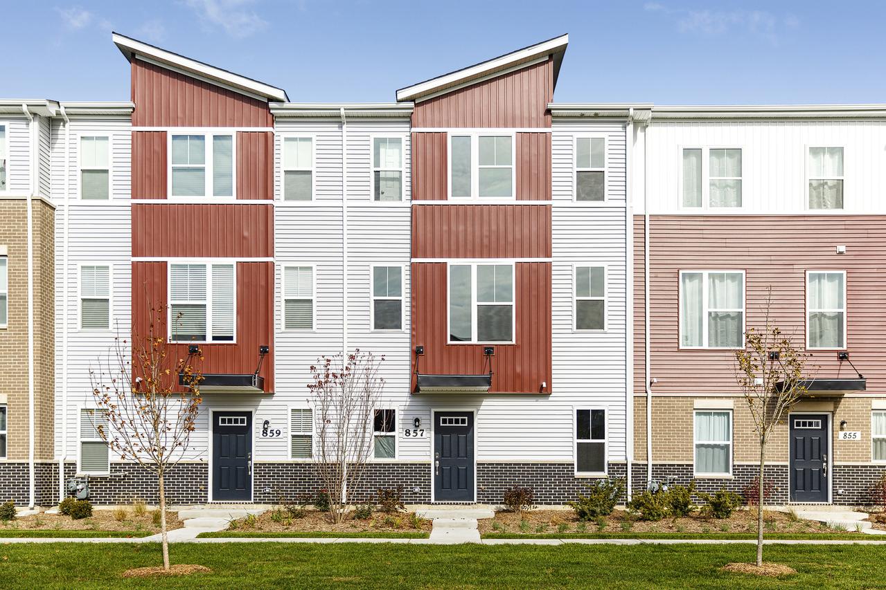 857 Finley Dr., Aurora, IL 60504