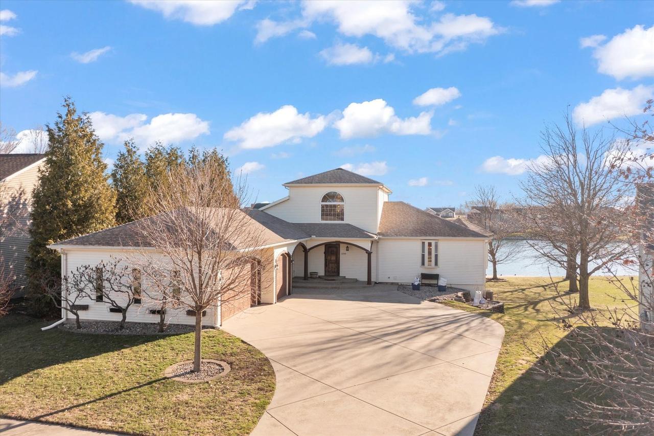 2208 Altoona Rd., Bloomington, IL 61705