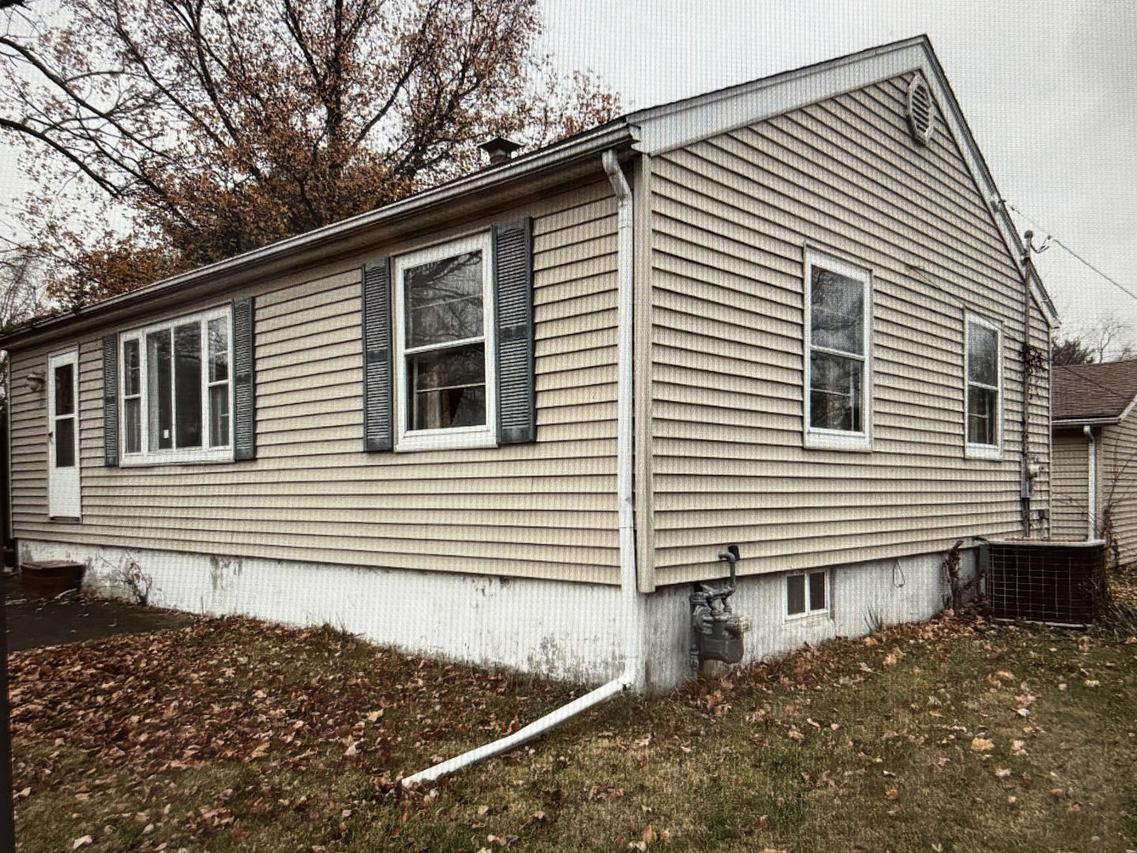 801 E Mckinley St., Pontiac, IL 61764