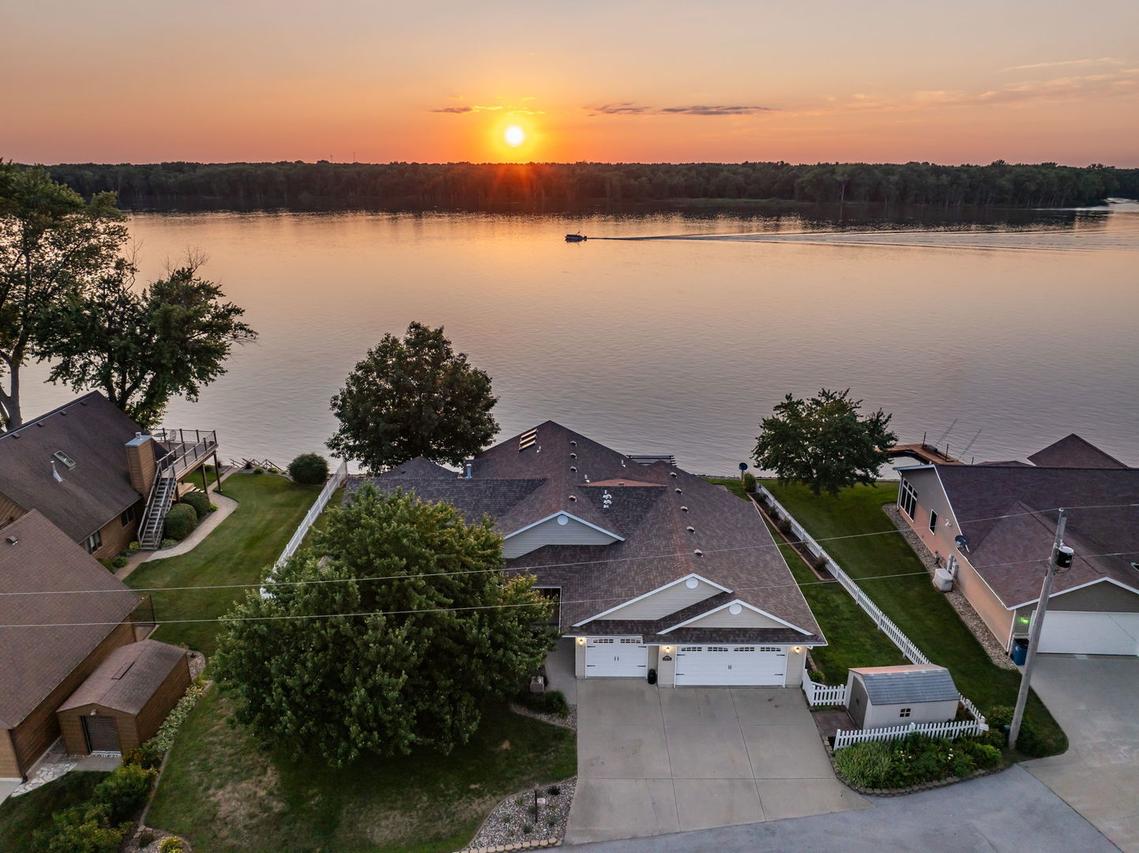 21904 River Rd., Cordova, IL 61242