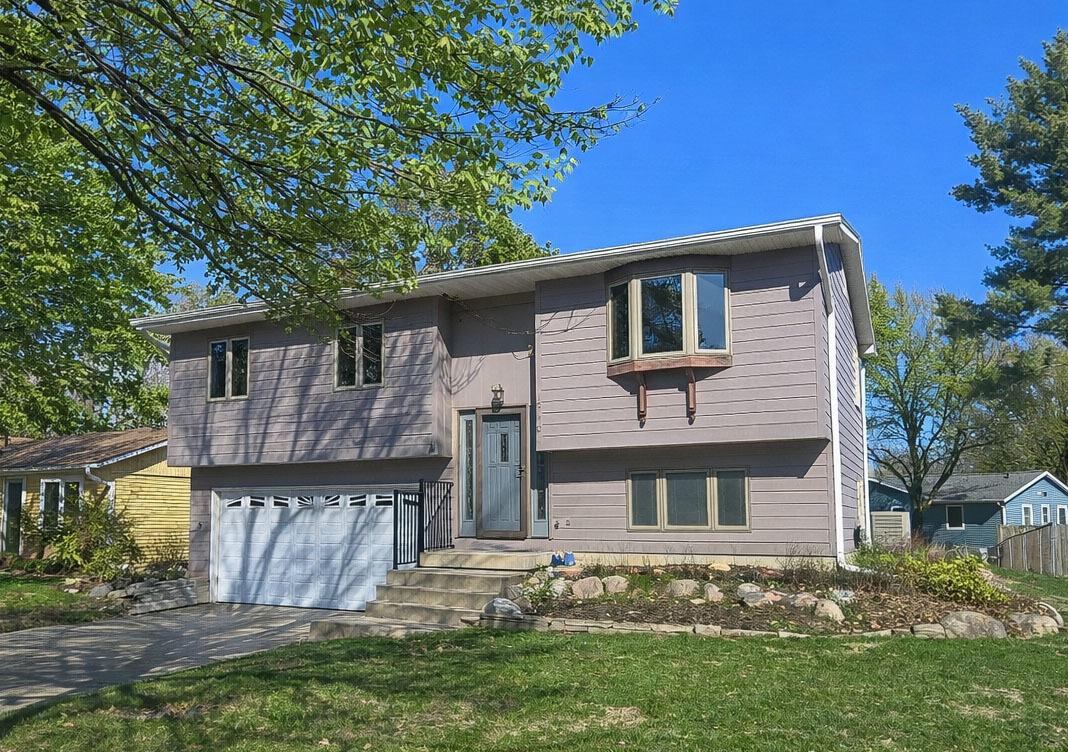 2210 Winchester Dr., Champaign, IL 61821