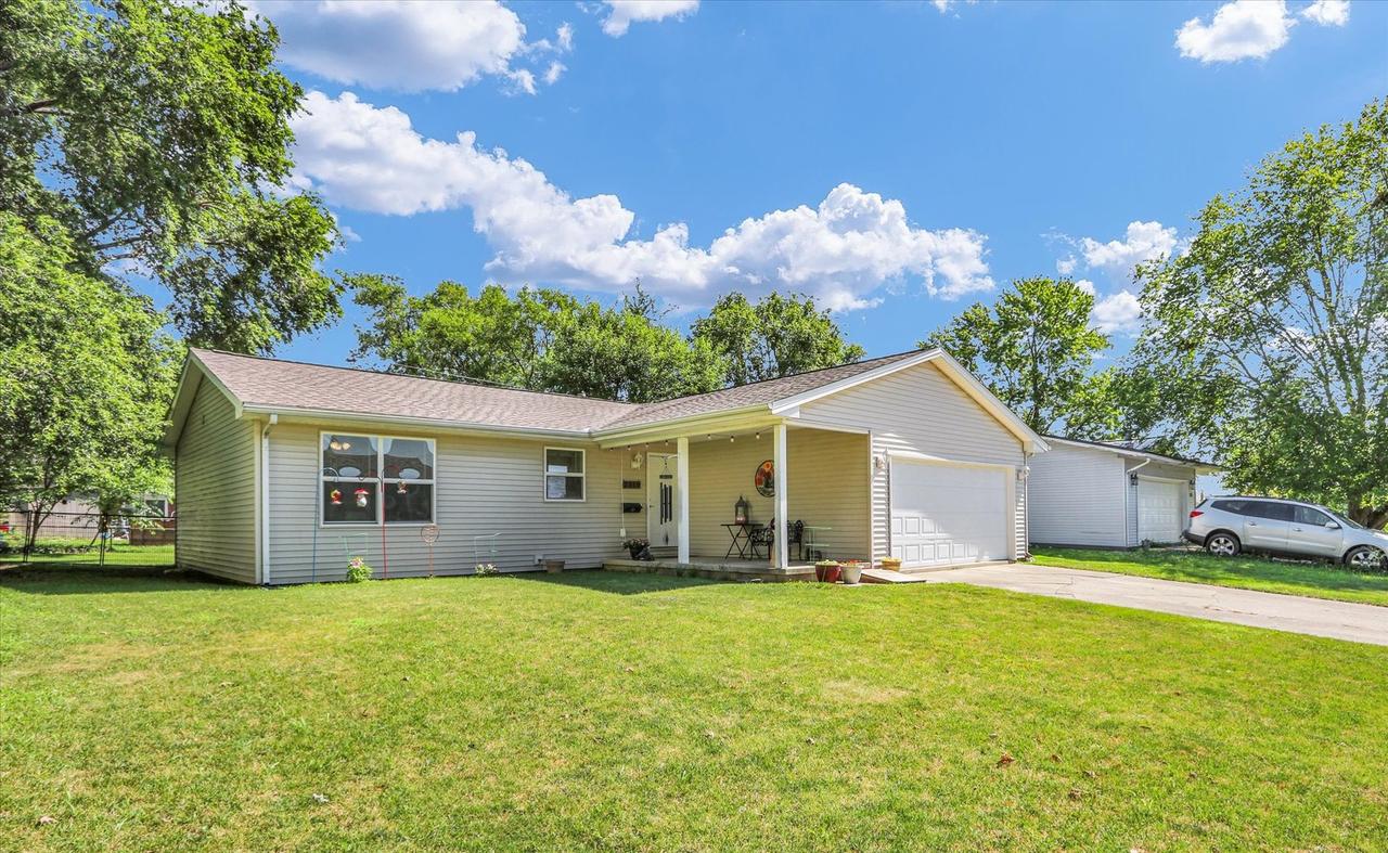 2310 E Country Squire Dr., Urbana, IL 61802