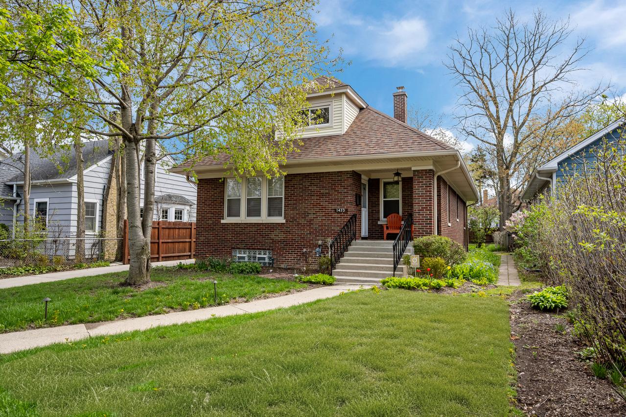 1433 Glencoe Ave., Highland Park, IL 60035