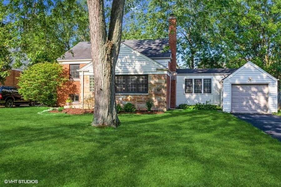 932 Echo Ln., Glenview, IL 60025