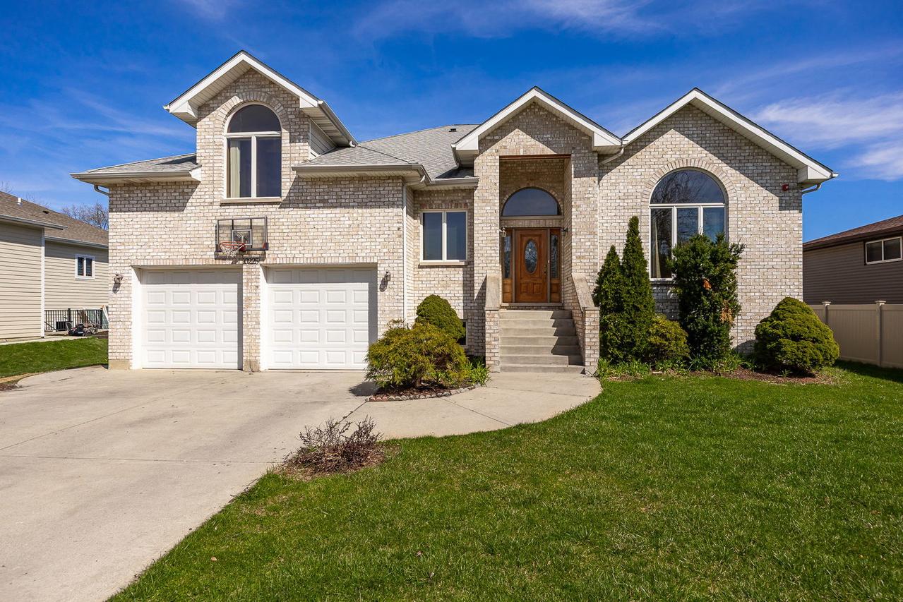 10225 S 81st Ct., Palos Hills, IL 60465