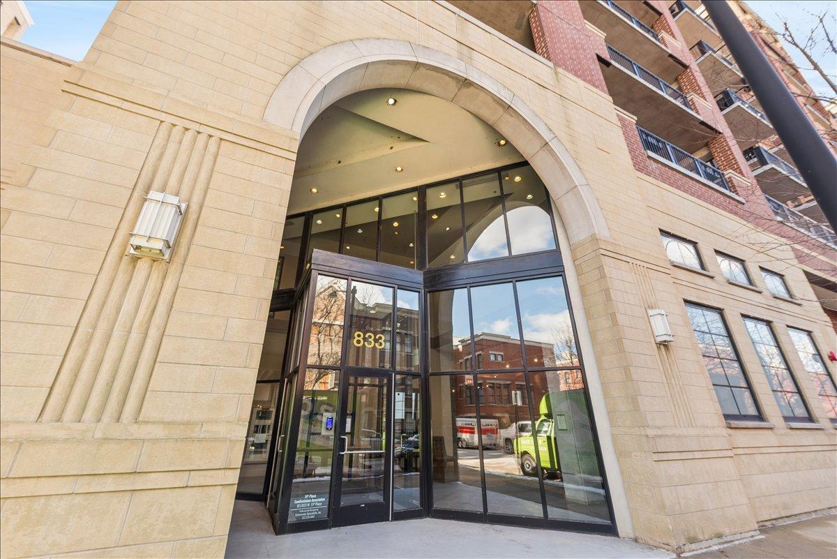 833 W 15th Pl. #907, Chicago, IL 60608