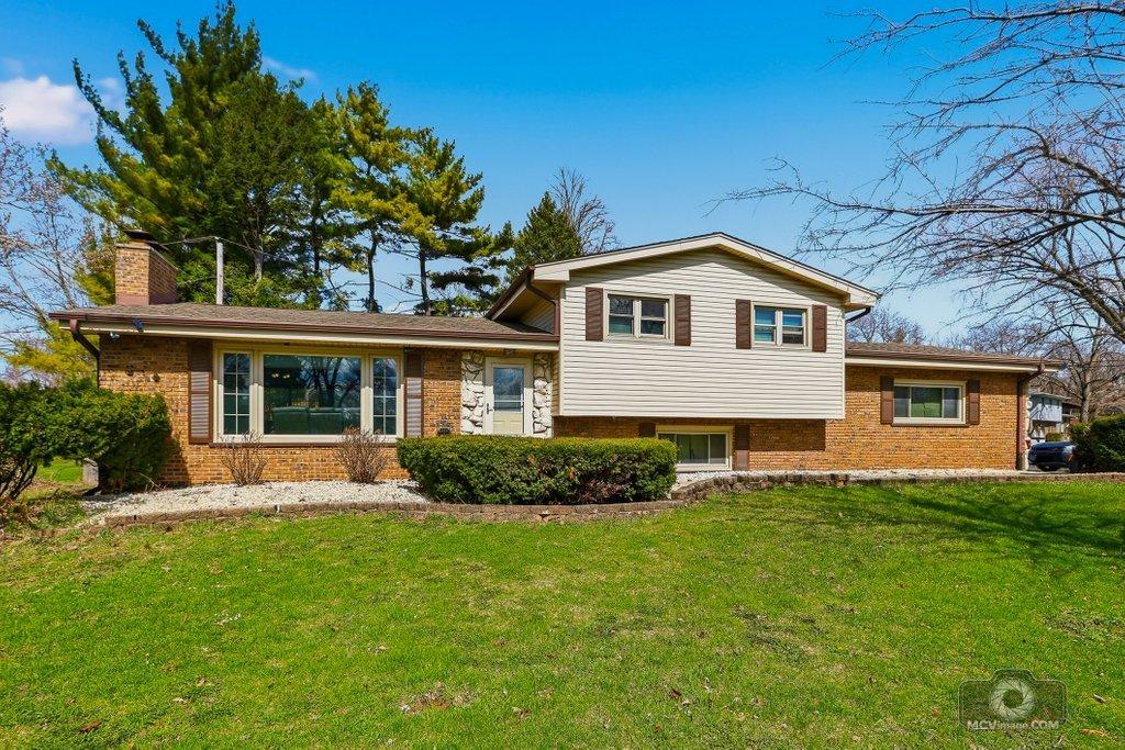 20W260 Meadow Ln., Lemont, IL 60439