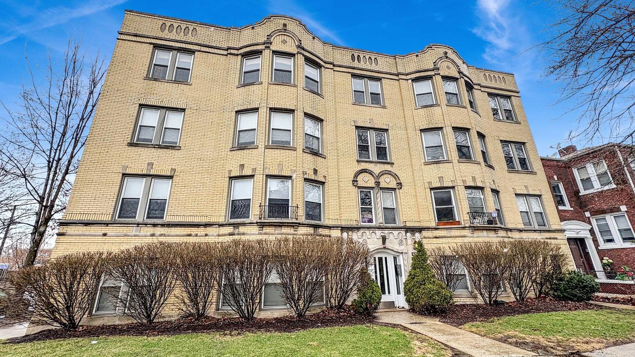 6204 N Claremont Ave. #2, Chicago, IL 60659