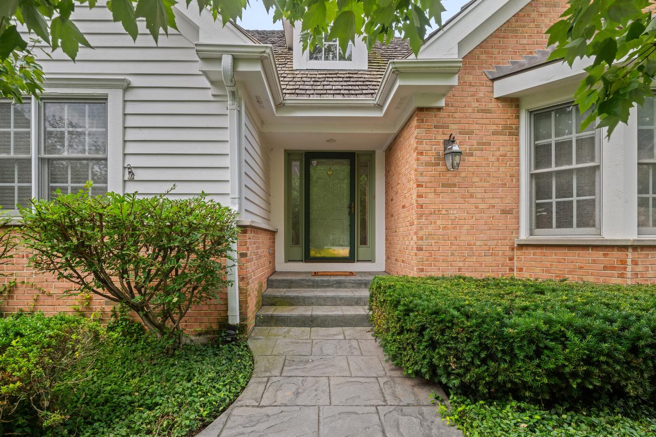 1735 Yale Ct., Lake Forest, IL 60045