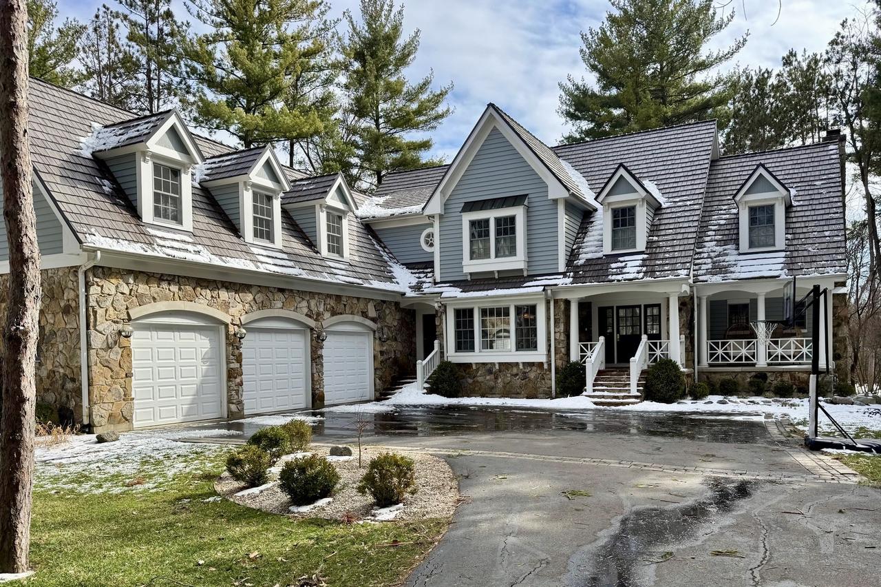 35 Deverell Dr., North Barrington, IL 60010