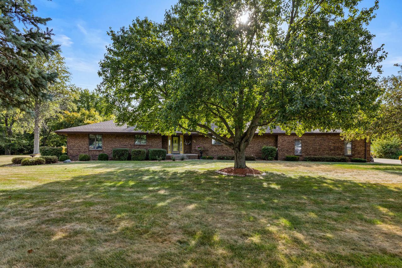 44 Glenbrook Ct., Fisher, IL 61843