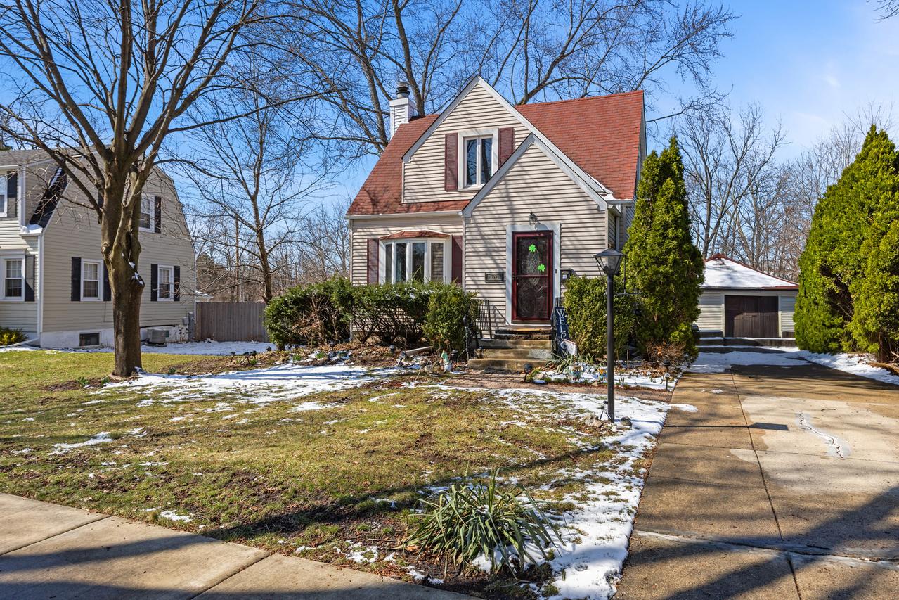 300 S Cumberland Pkwy., Des Plaines, IL 60016