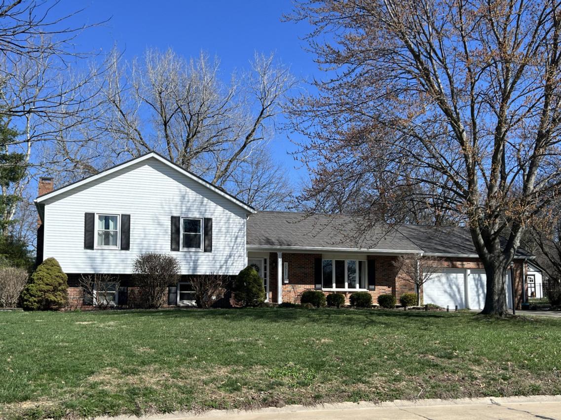 1511 Ballyvaughn Ct., Greenville, IL 62246