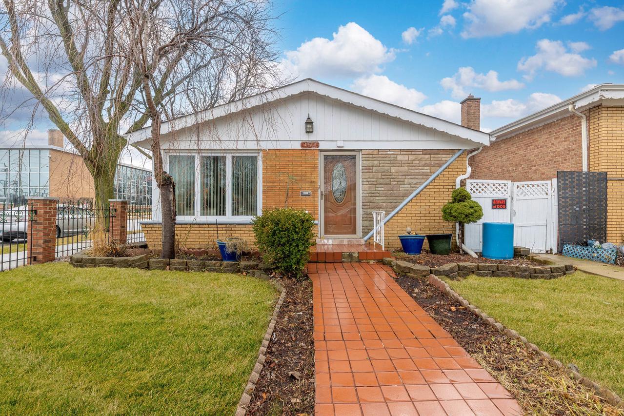 3701 W Hayford St., Chicago, IL 60652