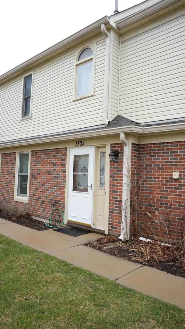 170 Inverness Ct. #2, Elk Grove Village, IL 60007