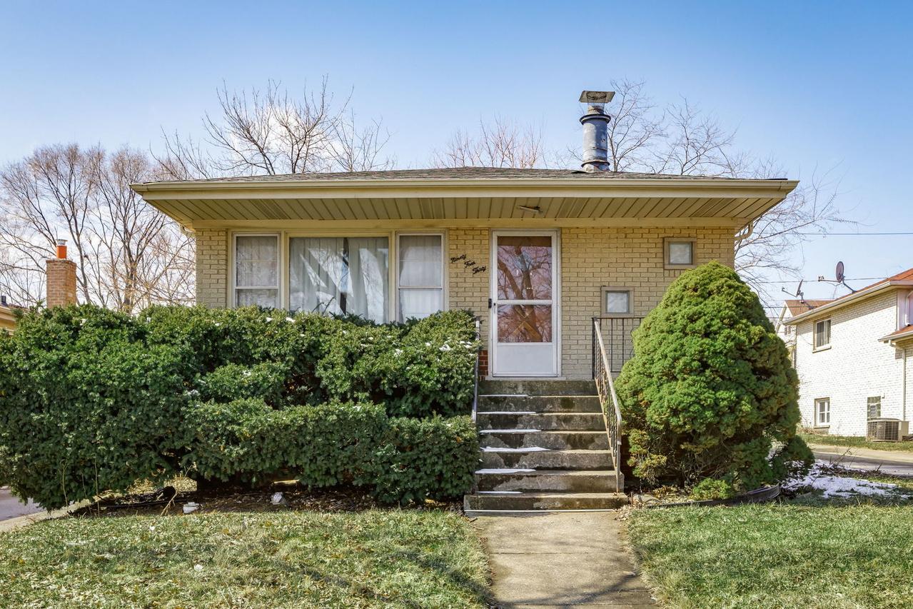 9430 S 81st Ave., Hickory Hills, IL 60457