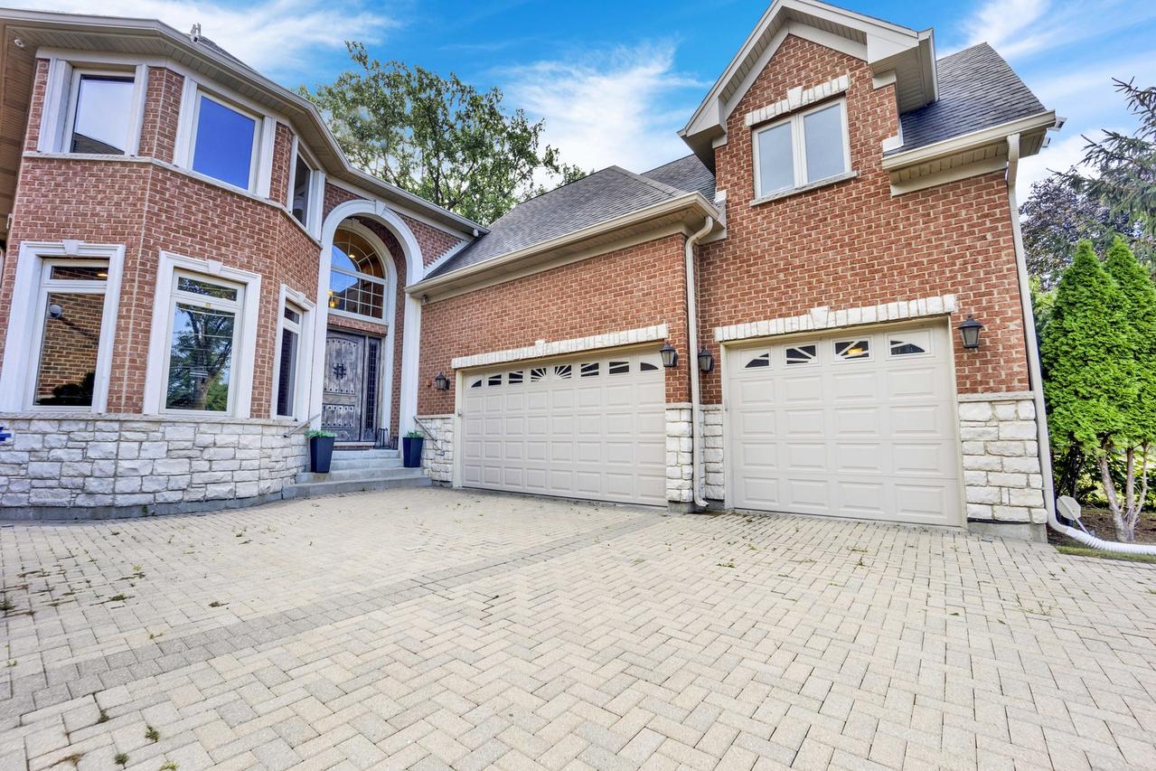 2323 Douglas Ave., Des Plaines, IL 60018