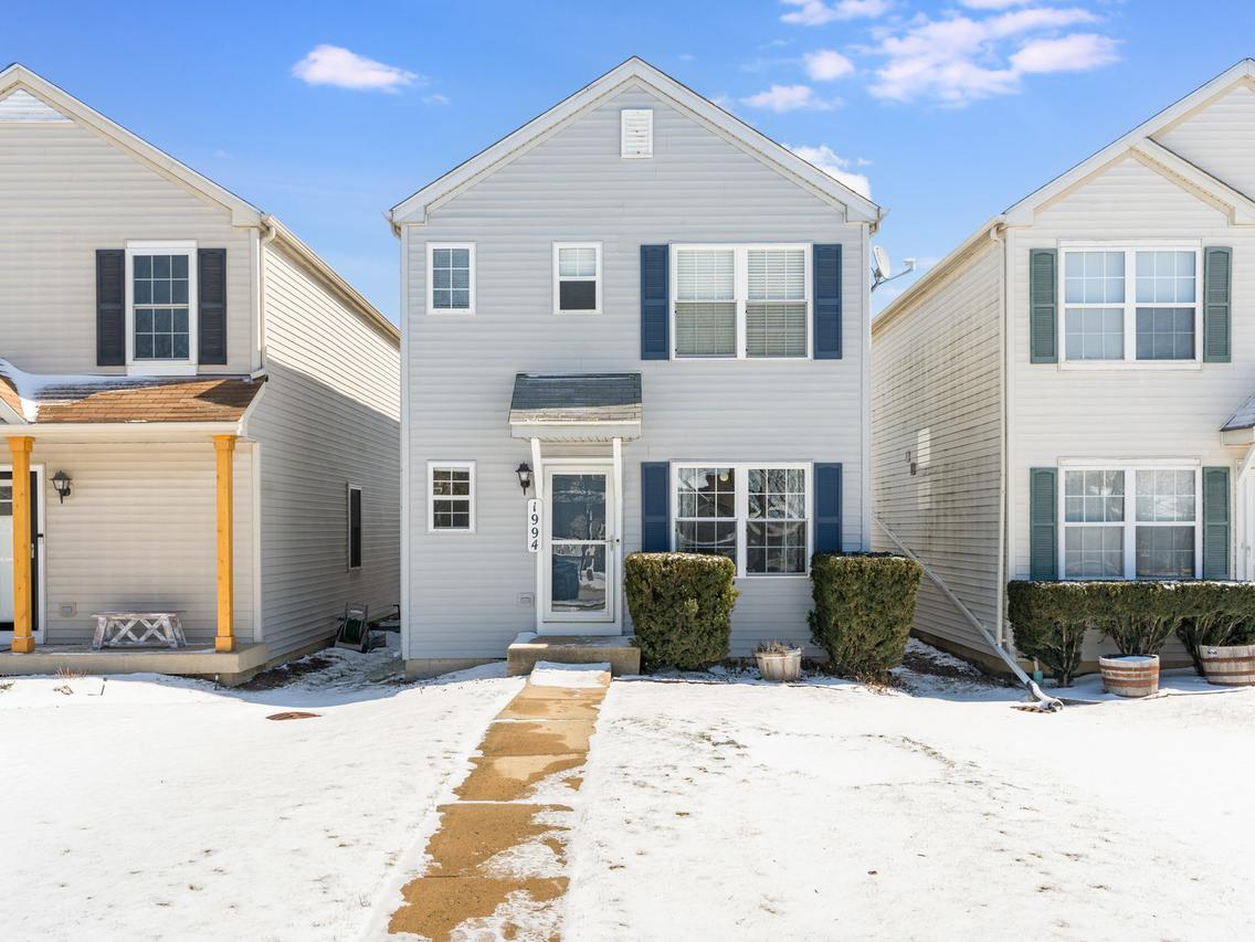 1994 Middlebury Dr., Aurora, IL 60503