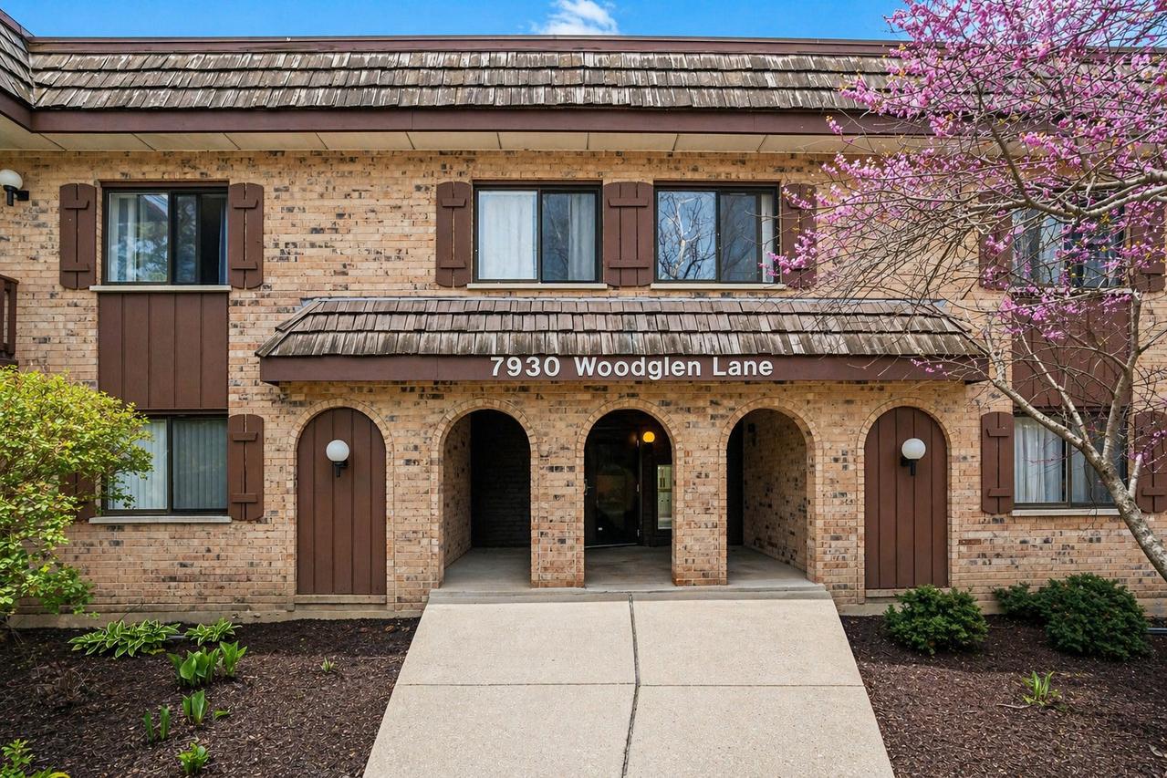 7930 Woodglen Ln. #209, Downers Grove, IL 60516