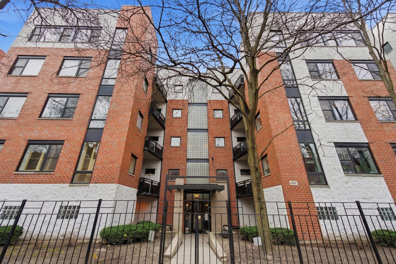 2307 W Wolfram St. #312, Chicago, IL 60618